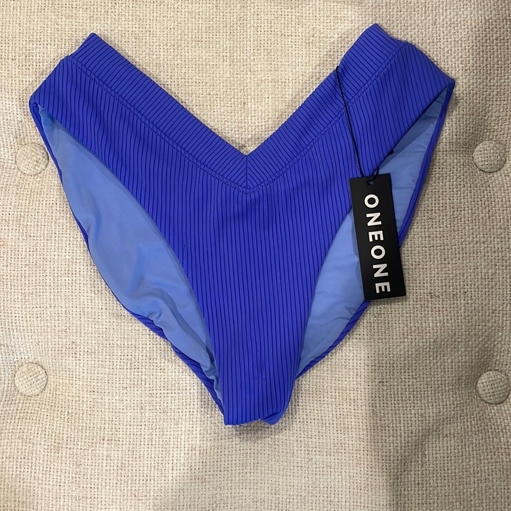 Size small one one bathing suit bottoms, full coverage